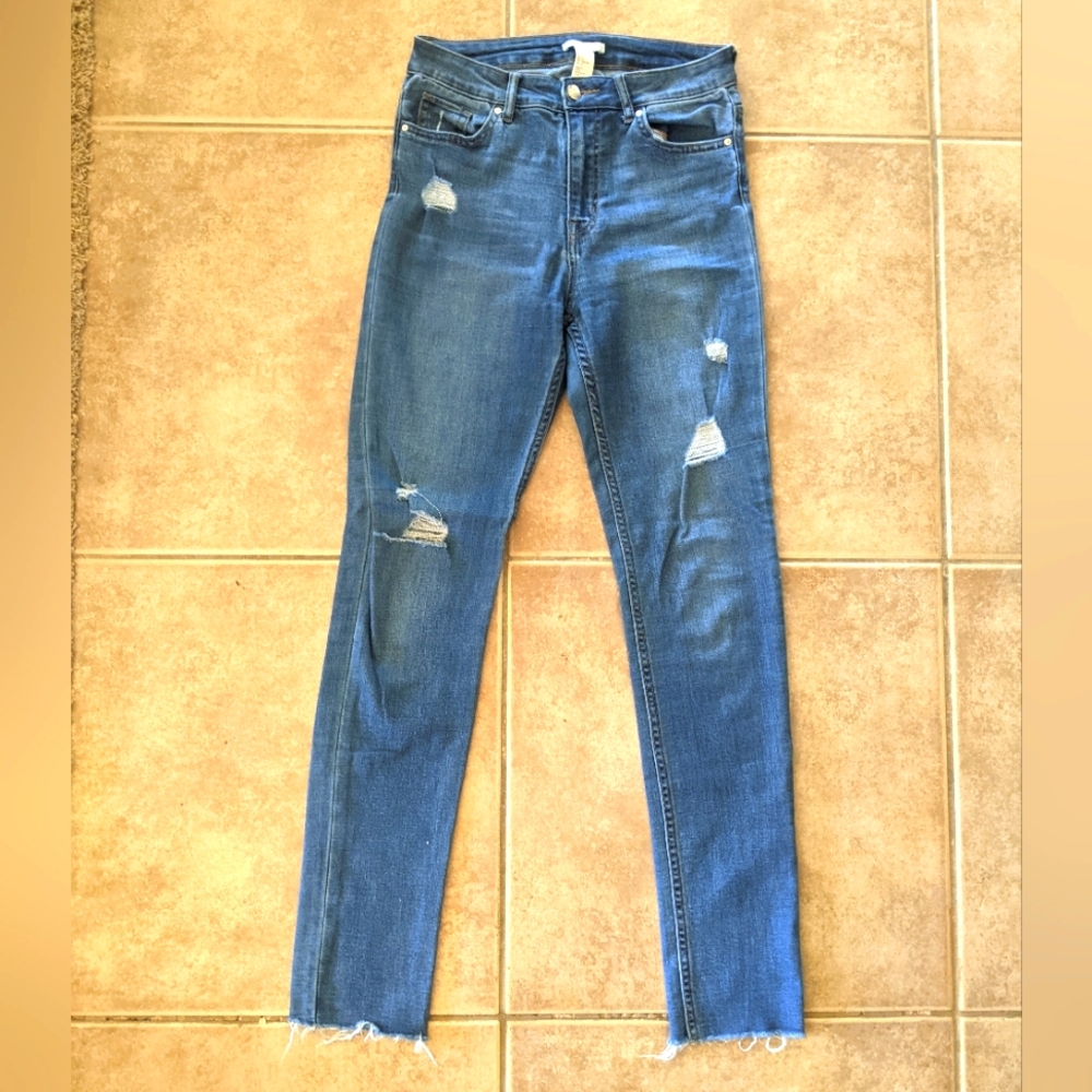H&M Distressed High Rise Skinny Jeans Size 6